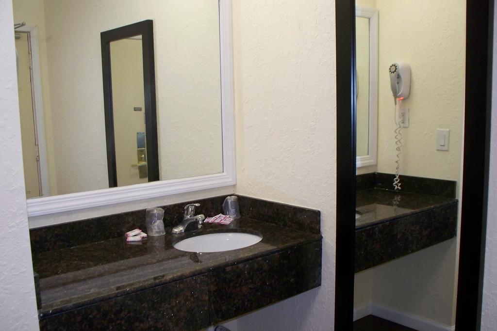Budget Inn & Suites Wall エクステリア 写真